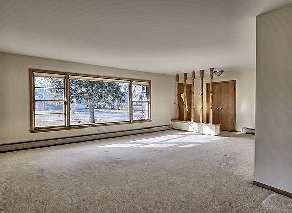 4th image of 1021 N Deer Ave