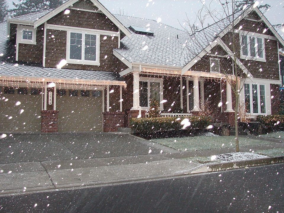 1st image of 1586 30th Ave NE