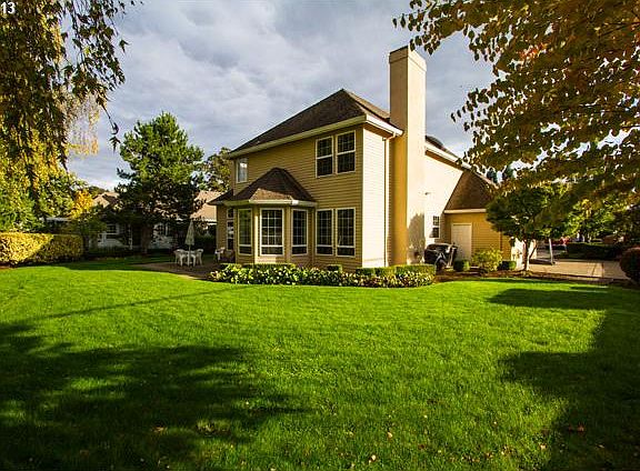 2nd image of 723 NE Cambrey Ct