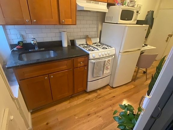 5th image of 518 E 6th St #8AC
