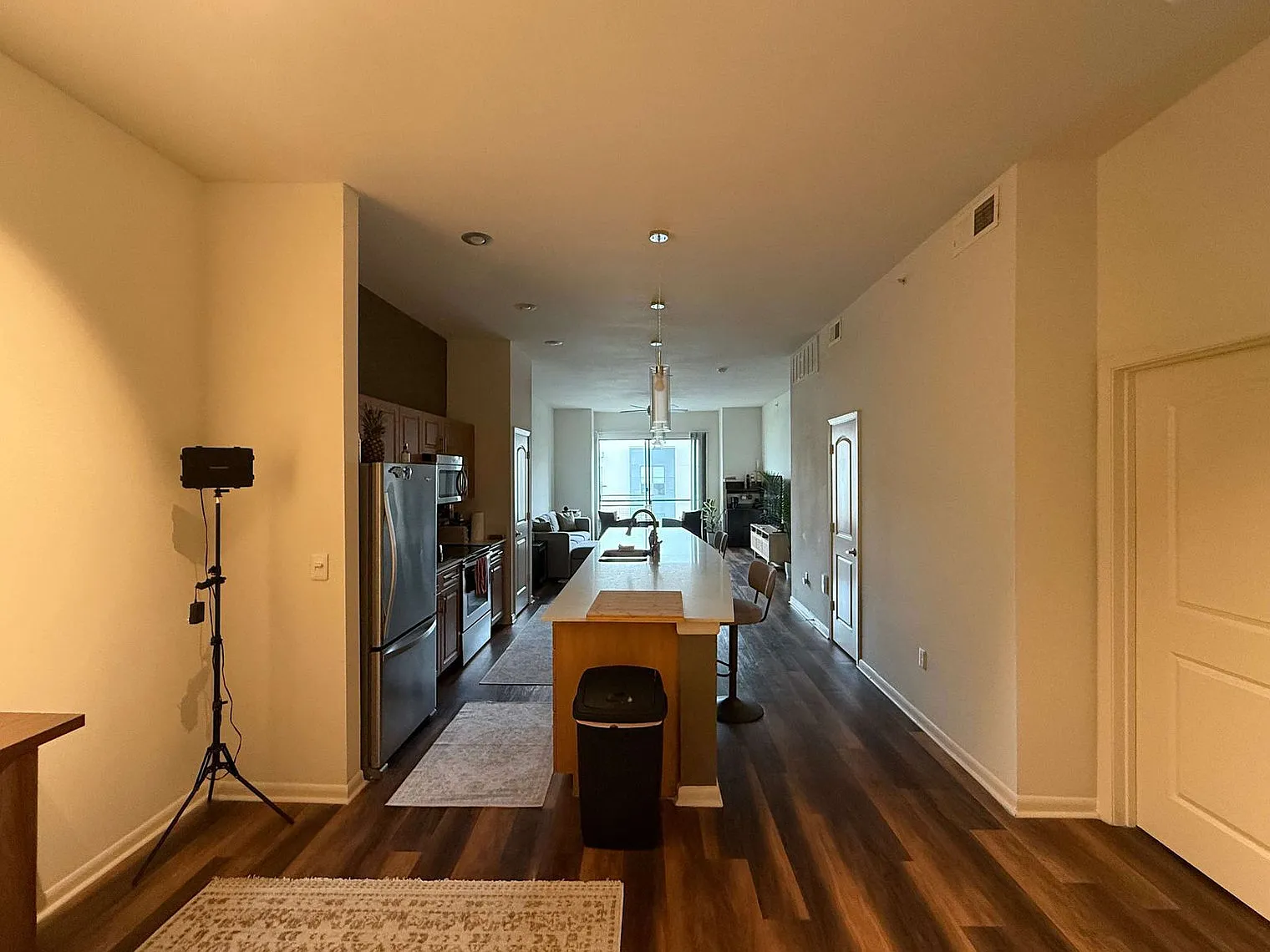 2 bed, 2.0 bath, 1399 sqft, $4,865 — Photo 4