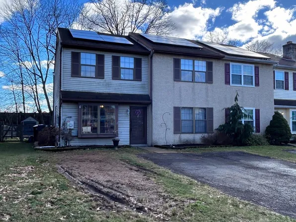 182 Redwood Dr, Quakertown, PA 18951