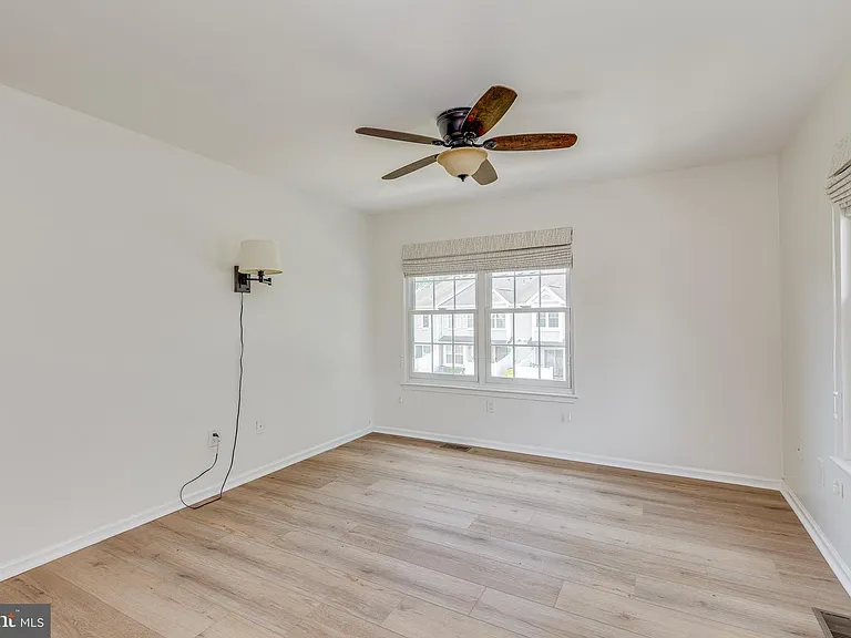 3704 Fenwick Ln — Photo 21