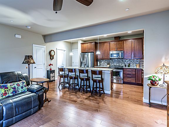 4th image of 1157 NE Hickory Lane