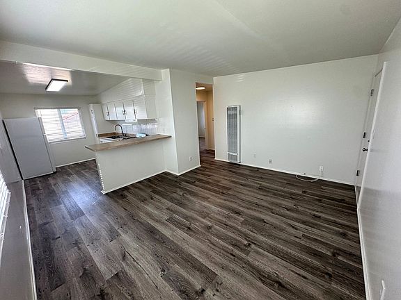 5th image of 4921 Nautilus St #D