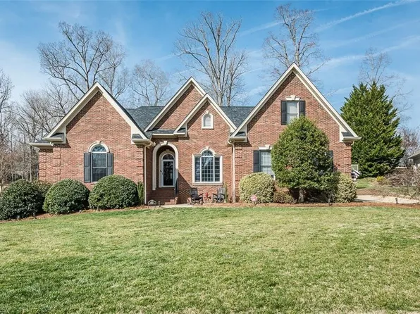 6507 Brookstone Dr, Whitsett, NC 27377