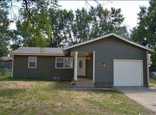 1819 SW 36th St, Topeka, KS 66611