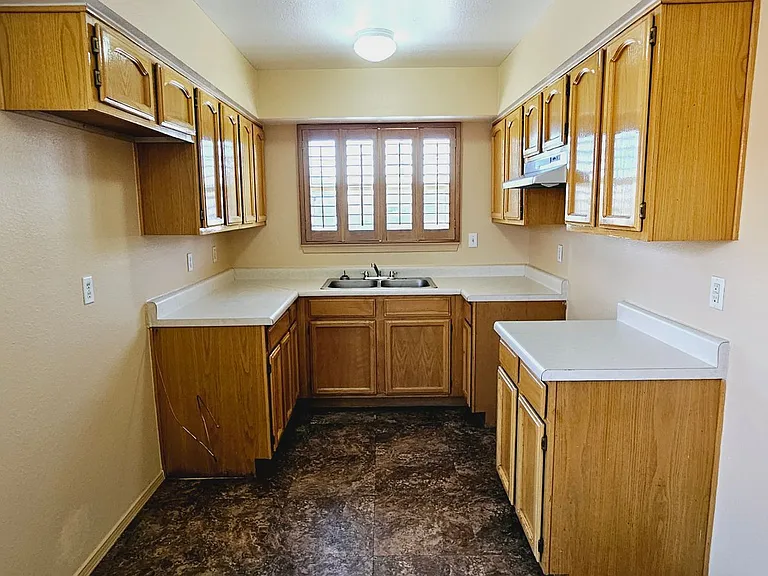 3903 Van Buren Ave — Photo 6