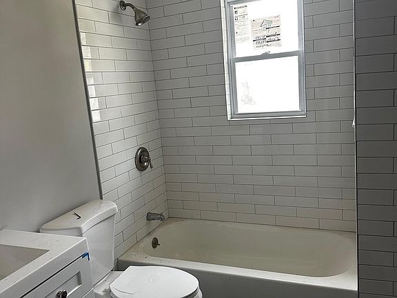 4th image of 1020 Monroe Ave