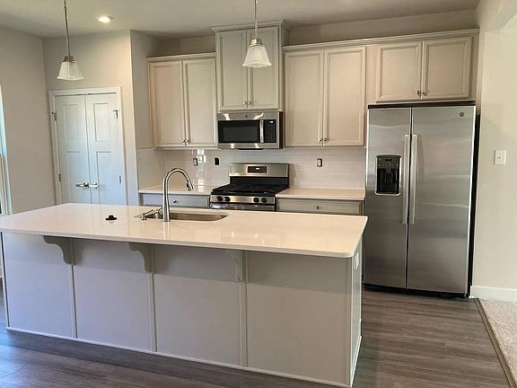 4th image of 305 W 20th St #305
