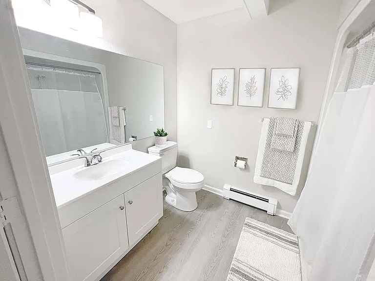 1 Bedroom Bathroom