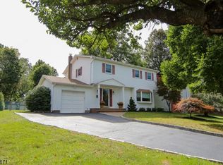 10 Lynn Ter, Mahwah, NJ 07430