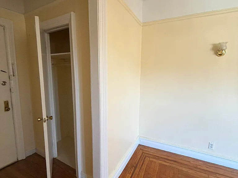 671 W 193rd St #6J — Photo 9