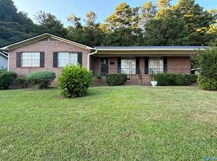 1114 Mountainbrook Dr, Gadsden, AL 35901