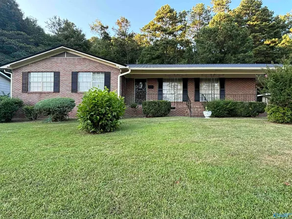 1114 Mountainbrook Dr, Gadsden, AL 35901