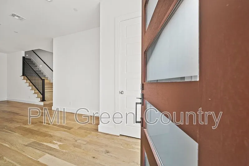 3 bed, 2.5 bath, $2,725 — Photo 3