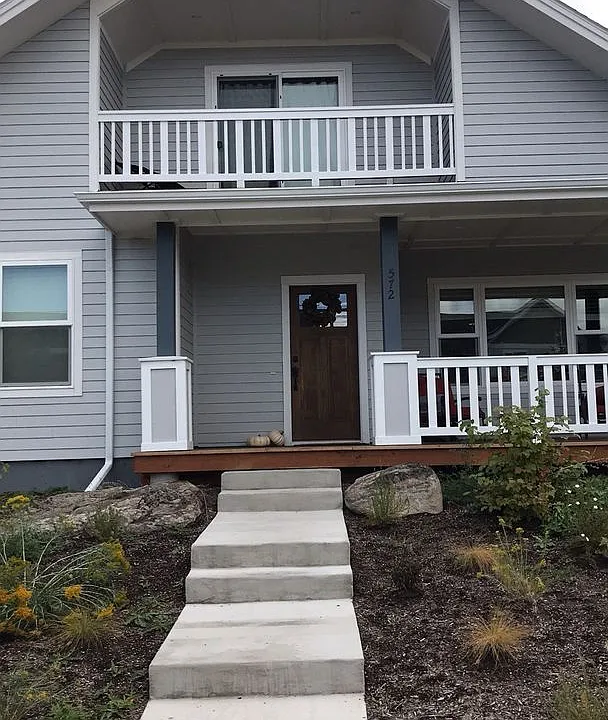 572 N Laurel Pkwy