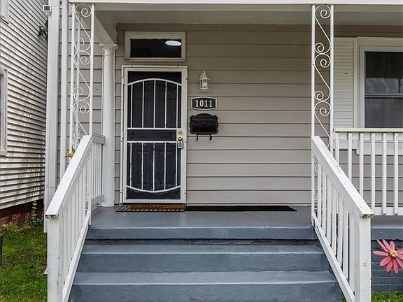 3rd image of 1011 Melville St