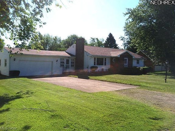 3rd image of 22 Lake Breeze Dr