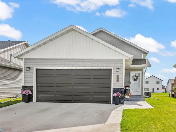 761 Prairie Ave, Horace, ND 58047