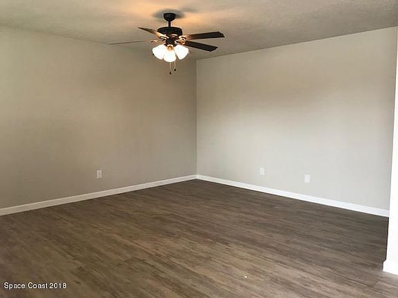 3rd image of 350 Woodland Ave APT 12