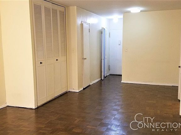 3rd image of 330 E 49th St #L10