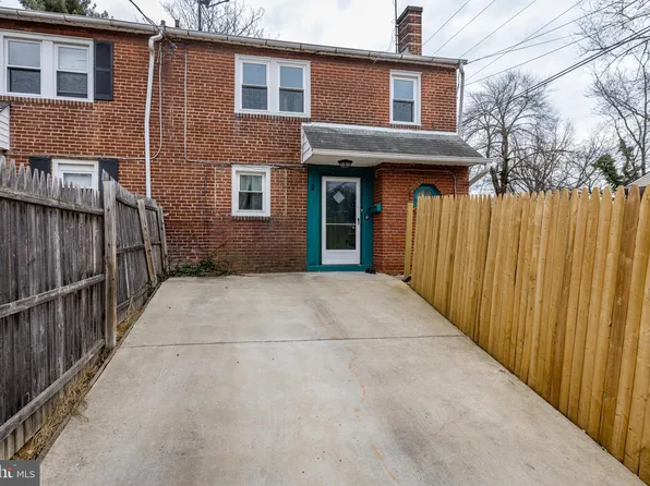 2 N Pennewell Dr, Wilmington, DE 19809