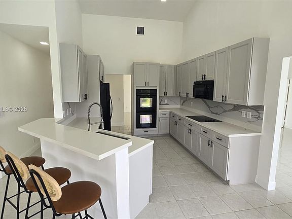 3rd image of 10320 Guatemala St