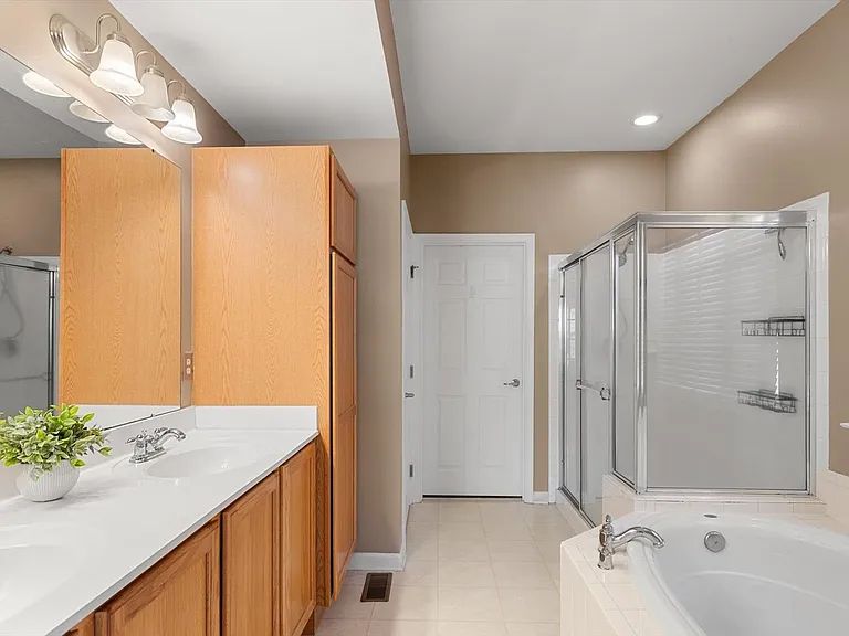 301 Adelaide Dr — Photo 28