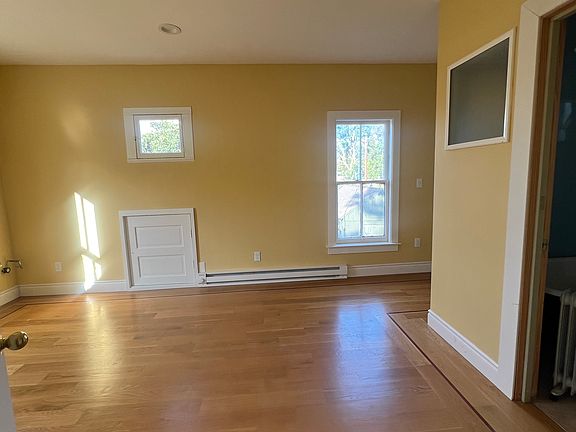 4th image of 464 N 3rd St