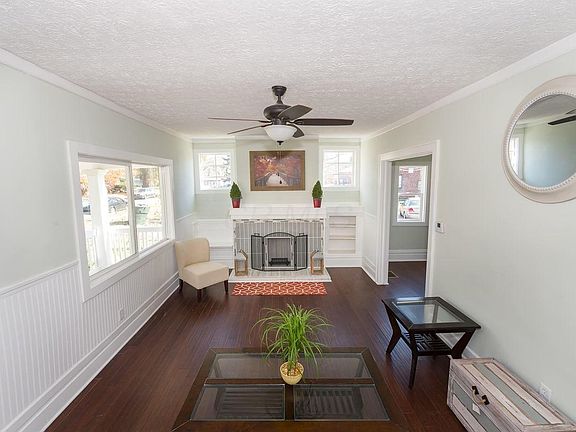 5th image of 2255 Dartmouth Ave