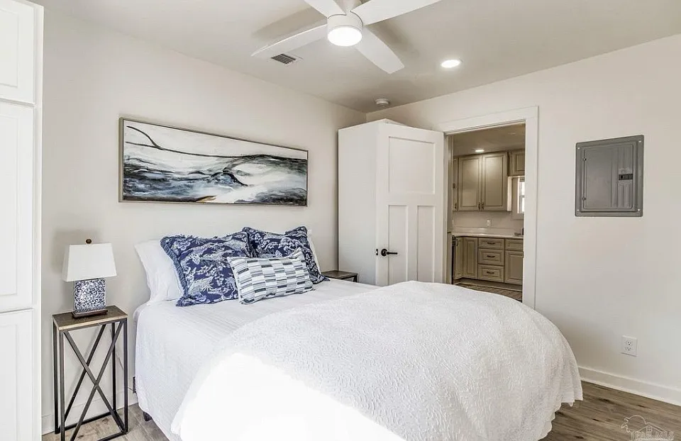 3 bed, 1062 sqft, $2,300 — Photo 4