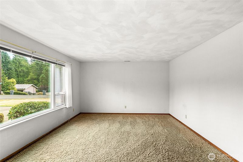 5th image of 523 Carl Way