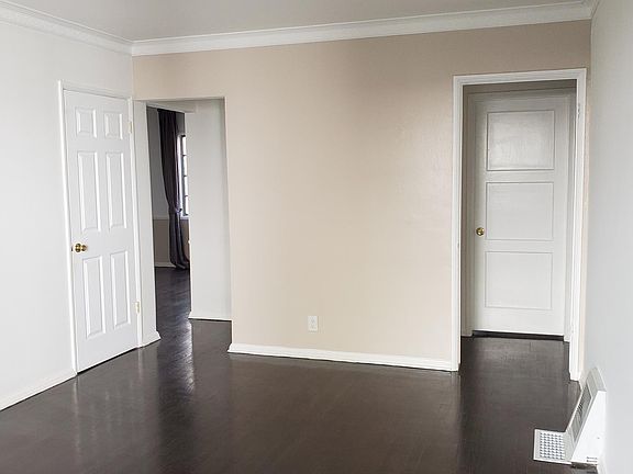 3rd image of 10718 Camarillo St APT 1