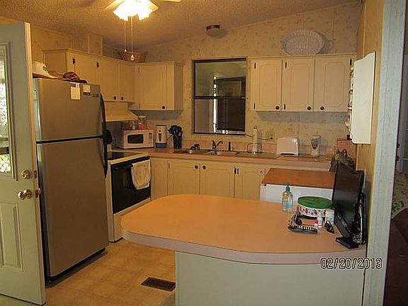 4th image of 35211 Watersedge Dr
