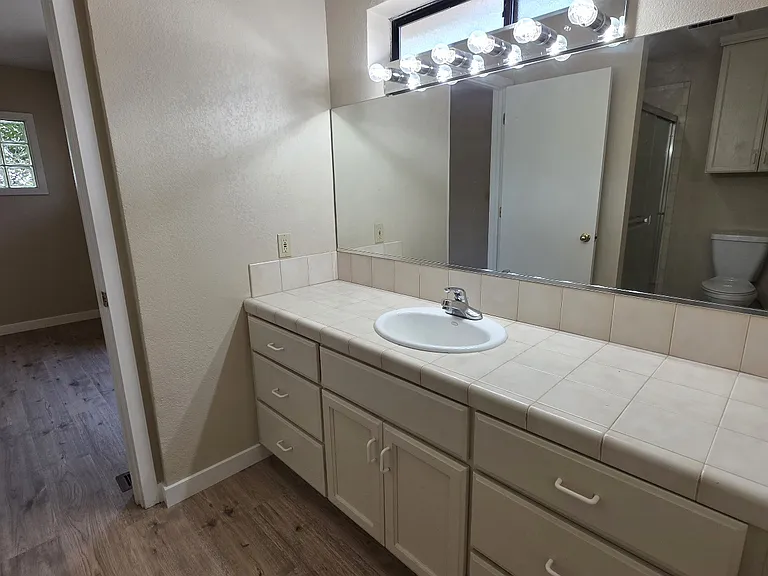 2406 Central Park Dr — Photo 13