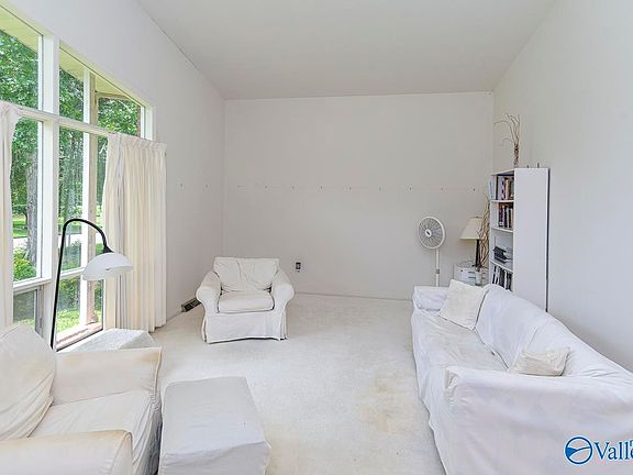 3rd image of 1217 Kingsway Rd SE