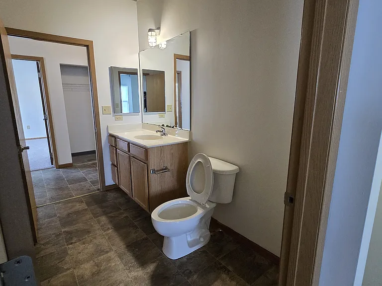 University Dale Apartments — Photo 15