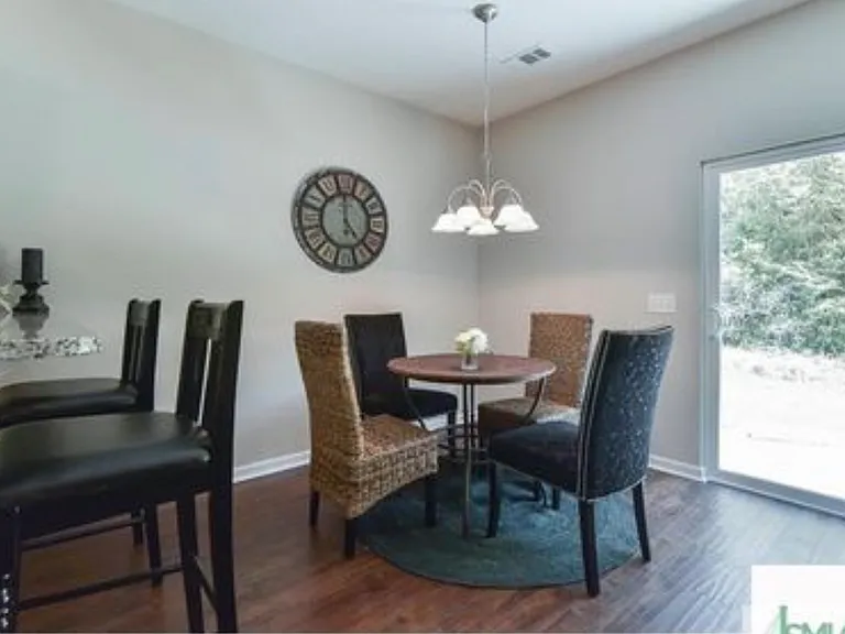100 Walker Ct — Photo 4