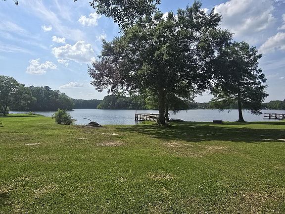 5th image of 304 Fountain Lake Dr