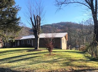 90 McCrary View Dr, Penrose, NC 28766