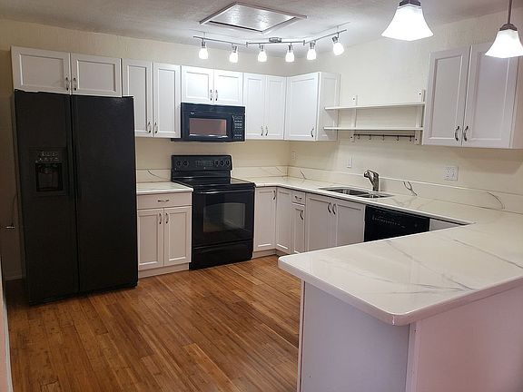 4th image of 15472 Crystal Lake Dr