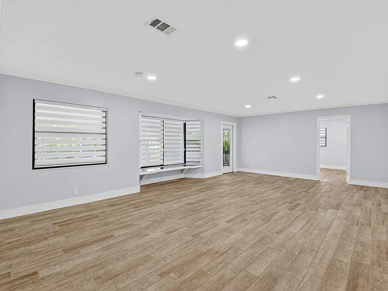 725 Heron Dr — Photo 11