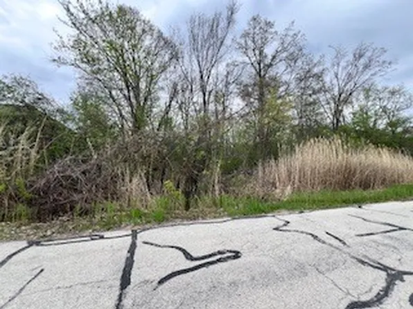 17W246 Red Oak Ave, Addison, IL 60101