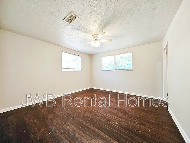 711 Appian Way — Photo 7