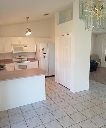 5th image of 2624 SW 9th Pl