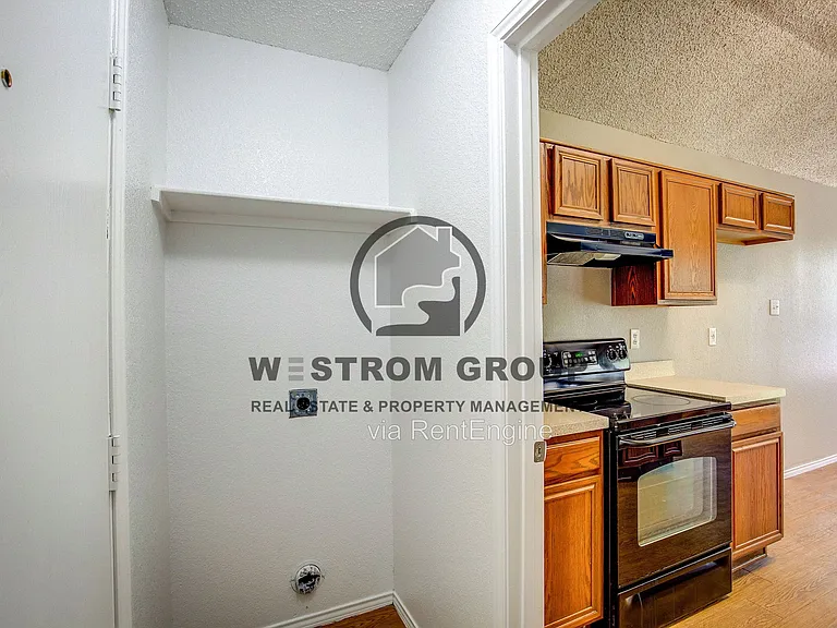 2363 Laurelhill Ln — Photo 33