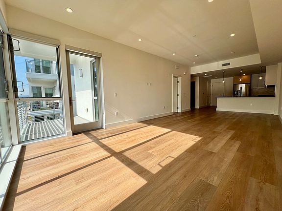 5th image of 1001 N Fairfax Ave #303
