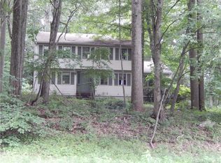 82 Sturbridge Ln, Trumbull, CT 06611