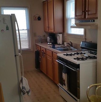 3rd image of 2417 E 37th St